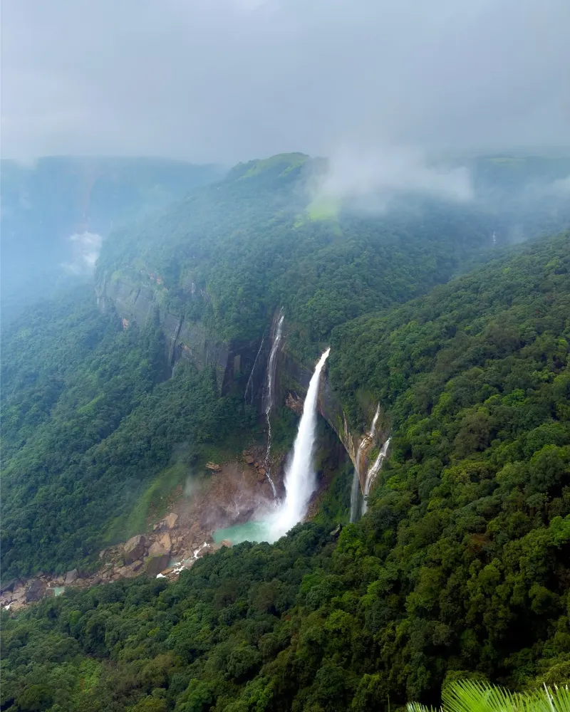 Nohkalikai Falls image 2